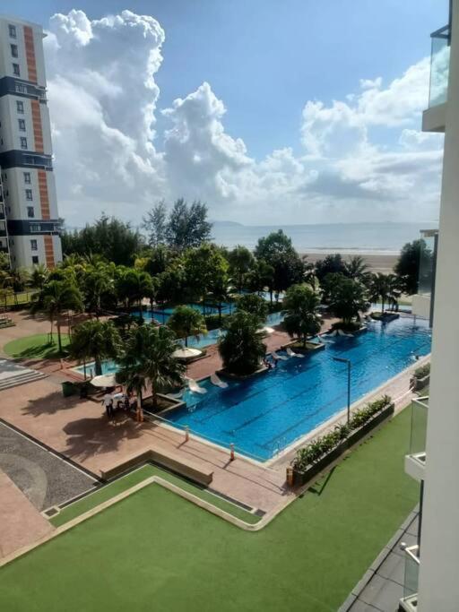 Timurbay Seafront Residence By Ozzy Azizi Kuantan Esterno foto