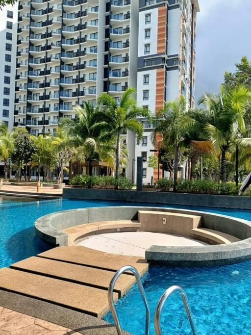 Timurbay Seafront Residence By Ozzy Azizi Kuantan Esterno foto