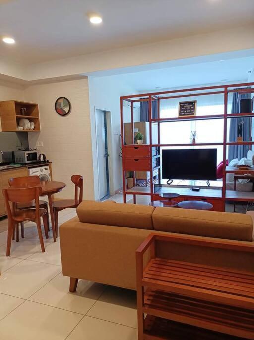Timurbay Seafront Residence By Ozzy Azizi Kuantan Esterno foto